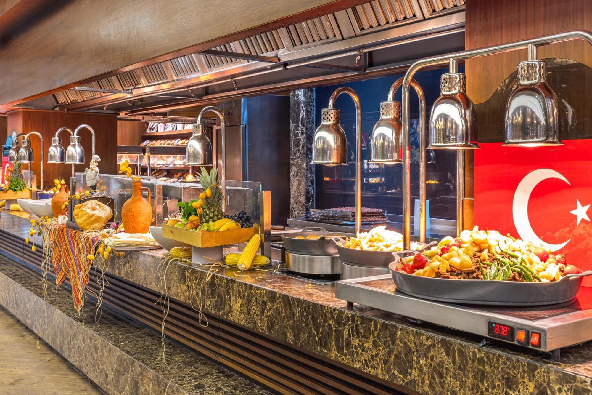 Concorde De Luxe Resort Αττάλεια Εξωτερικό φωτογραφία Turkish cuisine at a buffet