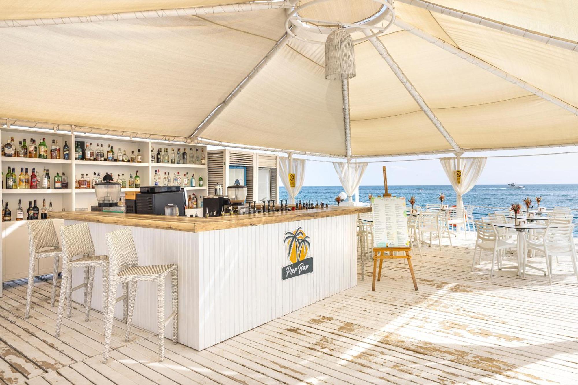 Concorde De Luxe Resort Αττάλεια Εξωτερικό φωτογραφία Beach bar in Marbella, Spain
