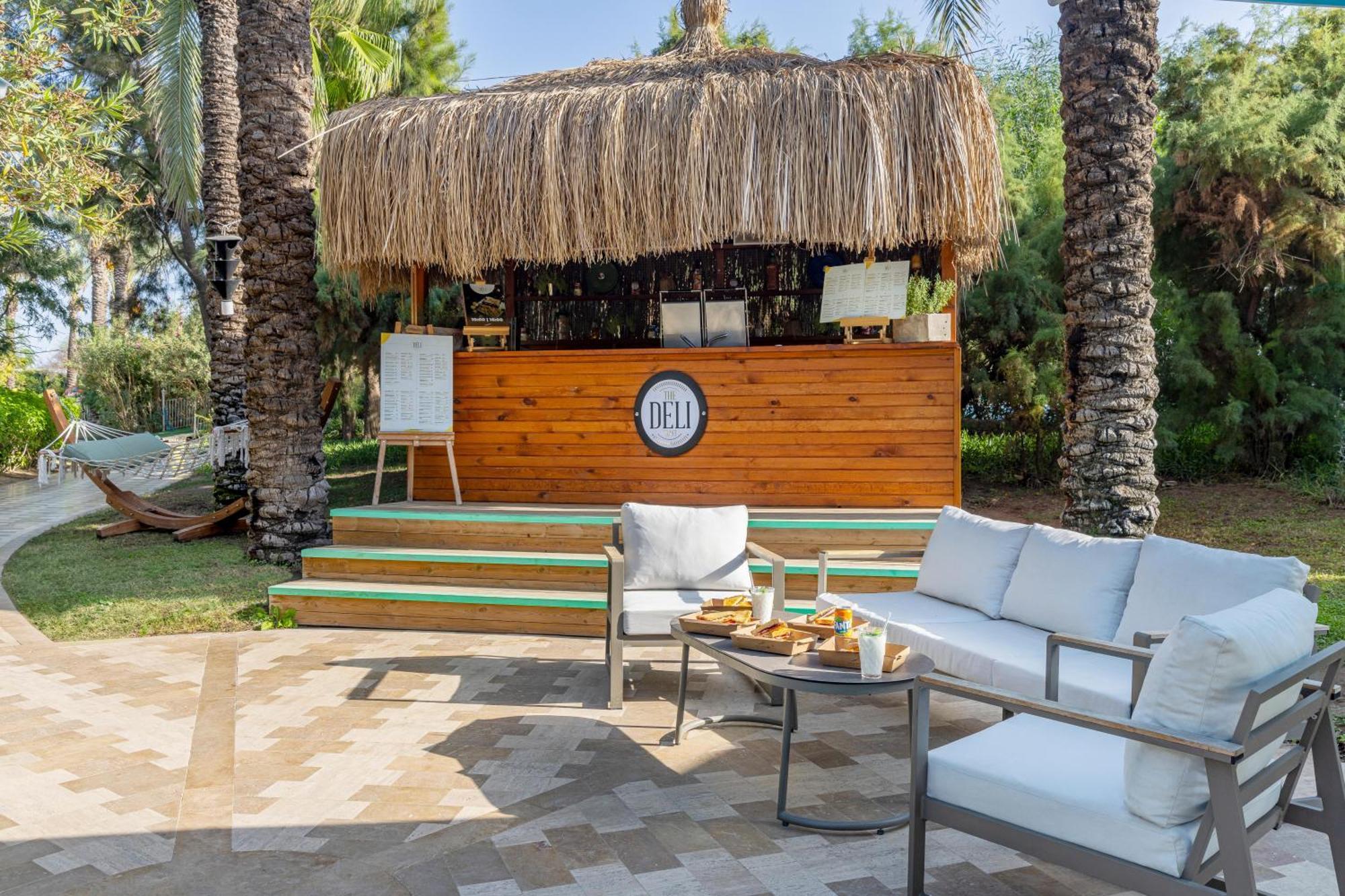 Concorde De Luxe Resort Αττάλεια Εξωτερικό φωτογραφία Pool bar at the hotel