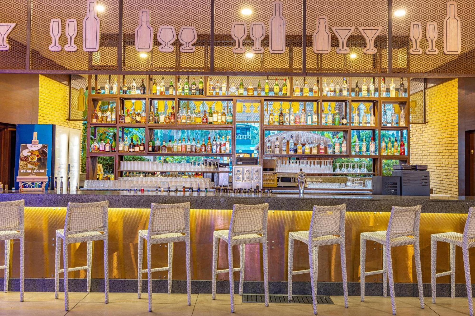 Concorde De Luxe Resort Αττάλεια Εξωτερικό φωτογραφία The bar at the hotel